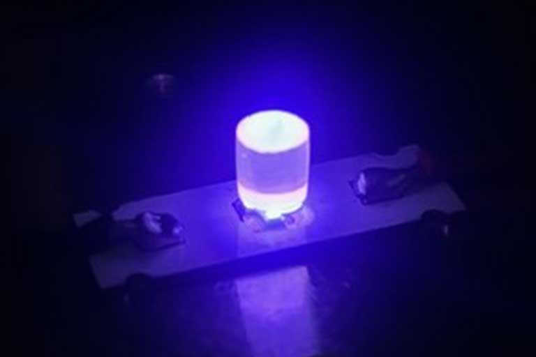 広帯域発光を示す近赤外LED